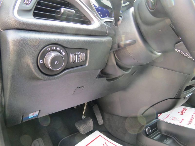 New 2026 Chrysler Pacifica SelectImage 10