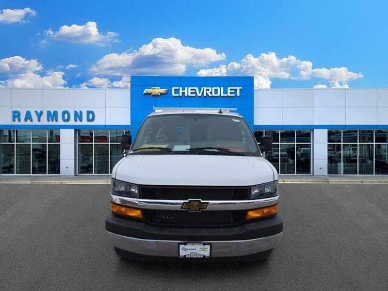 New 2025 Chevrolet Express 3500 Work VanImage 9