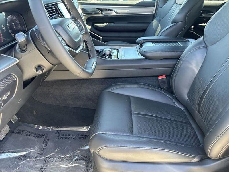 2026 Jeep Grand Wagoneer 4x4Image 17