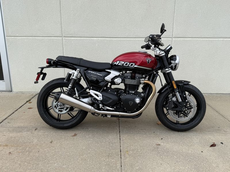 2025 Triumph SPEED TWIN 1200Image 2