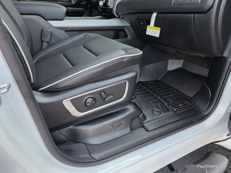 New 2026 RAM 1500 Laramie Crew Cab 4x4 5'7' Box