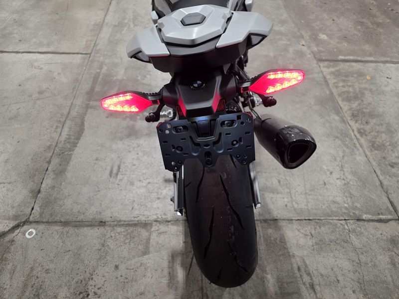 2025 BMW M 1000 R