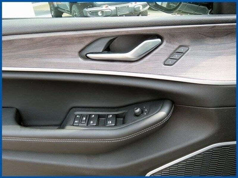 Used 2022 Jeep Grand Cherokee LimitedImage 12