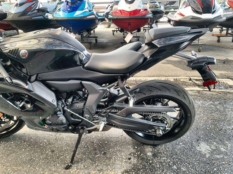 Used 2022 Yamaha YZF-R7 CA Image 10