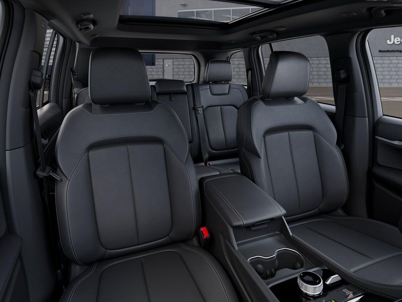 New 2026 Jeep Grand Cherokee Limited Reserve 4x4Image 9