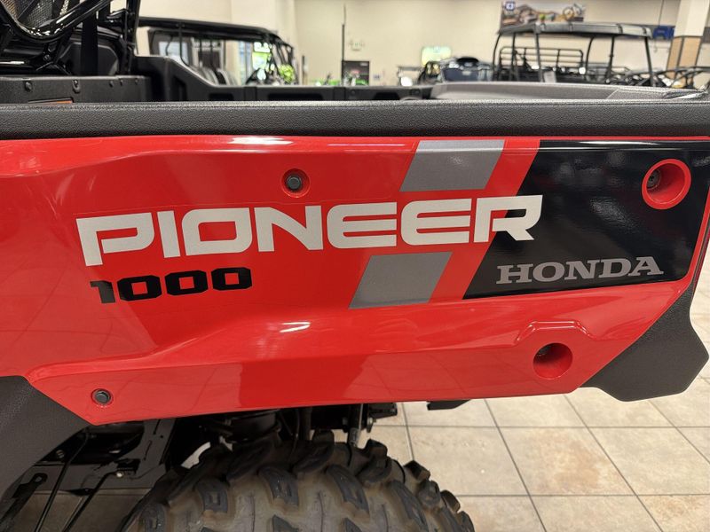 New 2025 Honda PIONEER 1000-6 DLX CREW Image 26