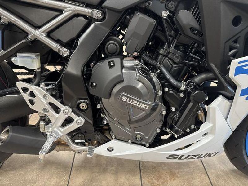 New 2026 Suzuki GSX-8R Image 23