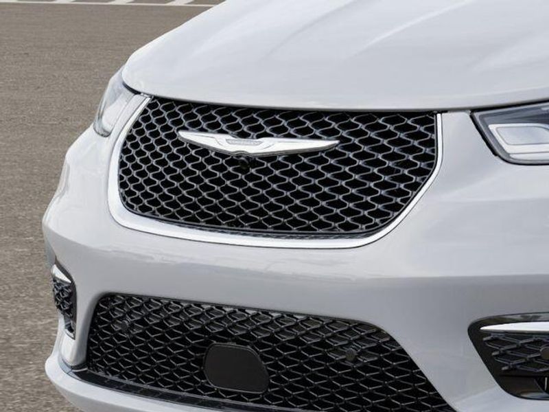 New 2026 Chrysler Pacifica SelectImage 11