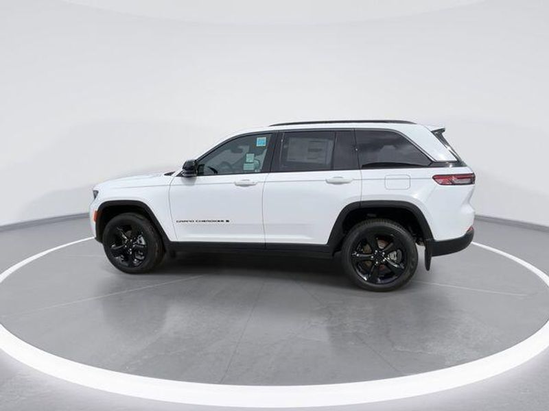 New 2026 Jeep Grand Cherokee Limited 4x2Image 5