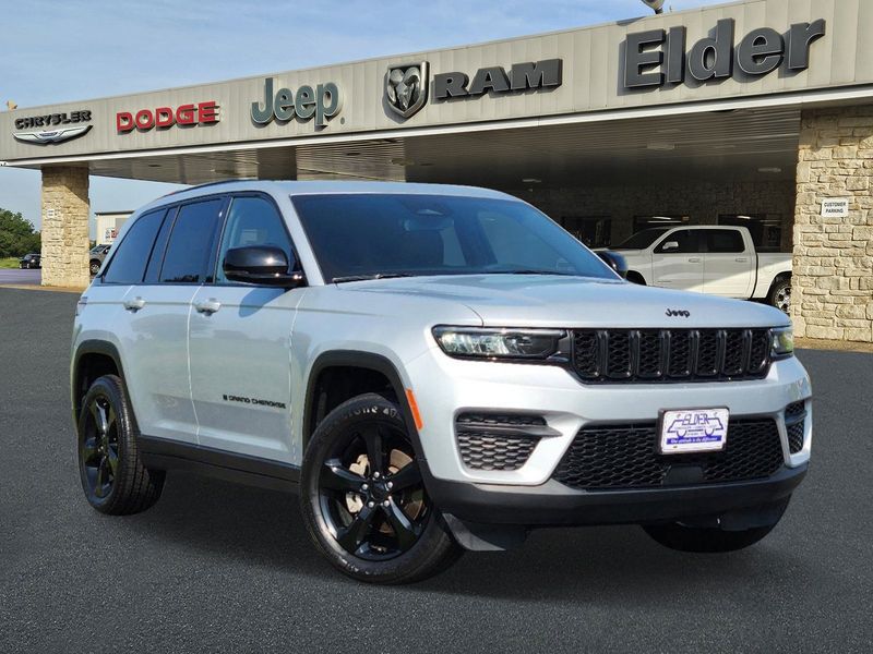 2023 Jeep Grand Cherokee AltitudeImage 1