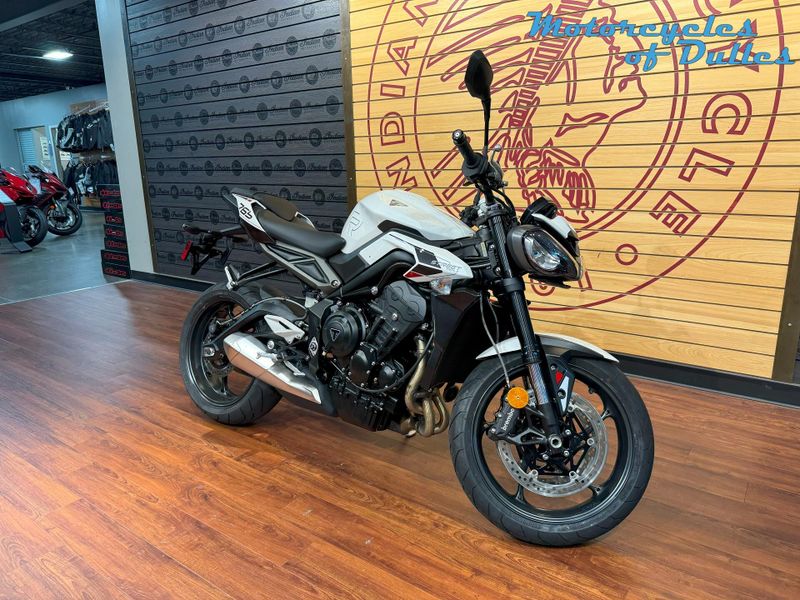 2024 Triumph Street Triple 765 R Image 2