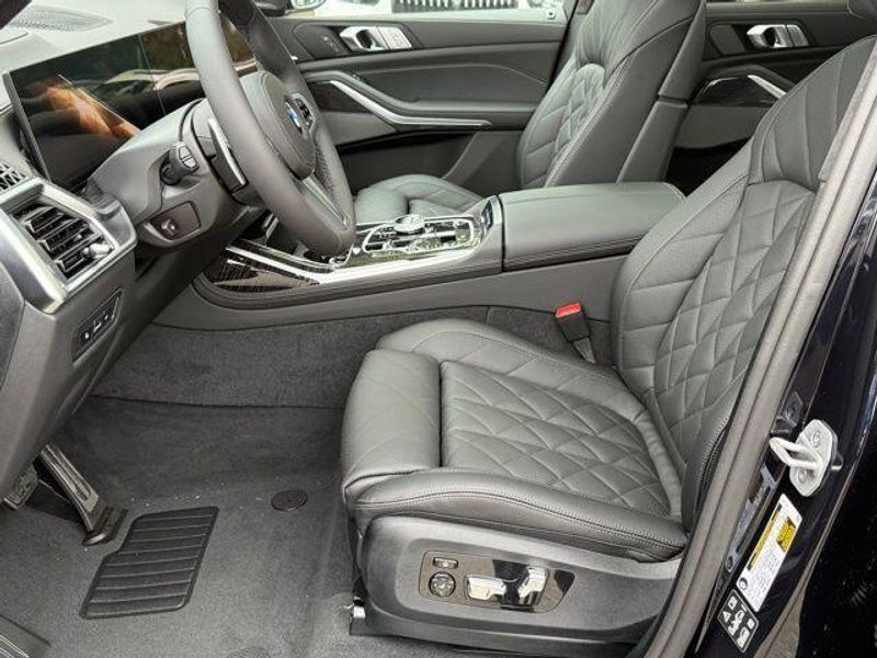 New 2026 BMW X7 xDrive40iImage 17