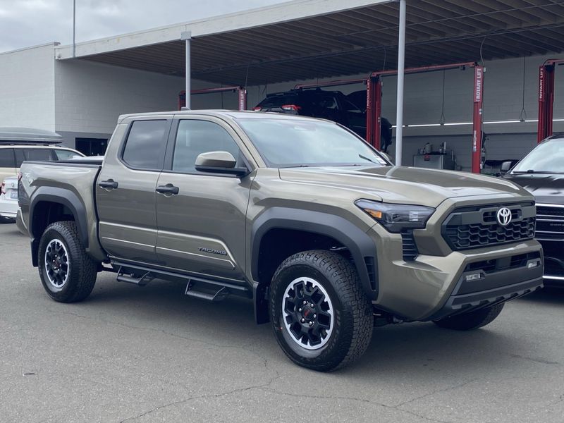 2025 Toyota Tacoma TRD Off RoadImage 2