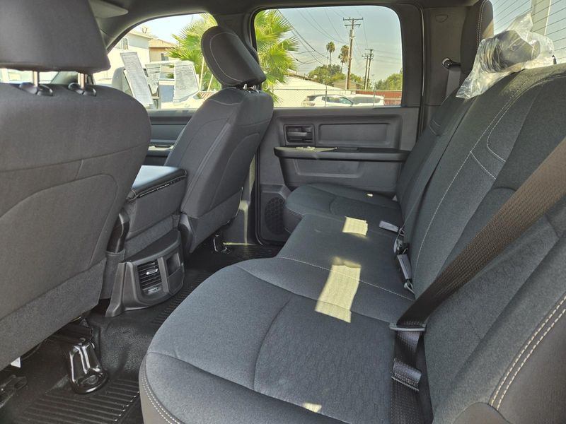 New 2026 RAM 3500 Tradesman Crew Cab Chassis 4x4 60' Ca