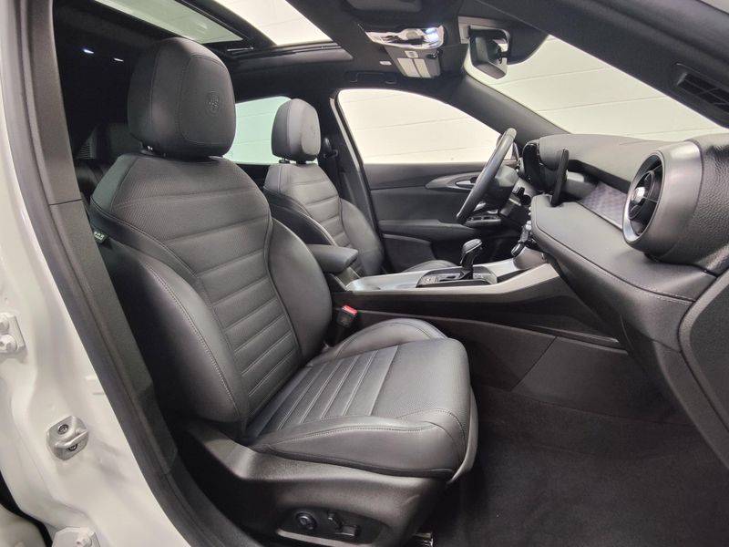Used 2024 Alfa Romeo Tonale Ti eAWD Premium w/Sunroof/AudioImage 5