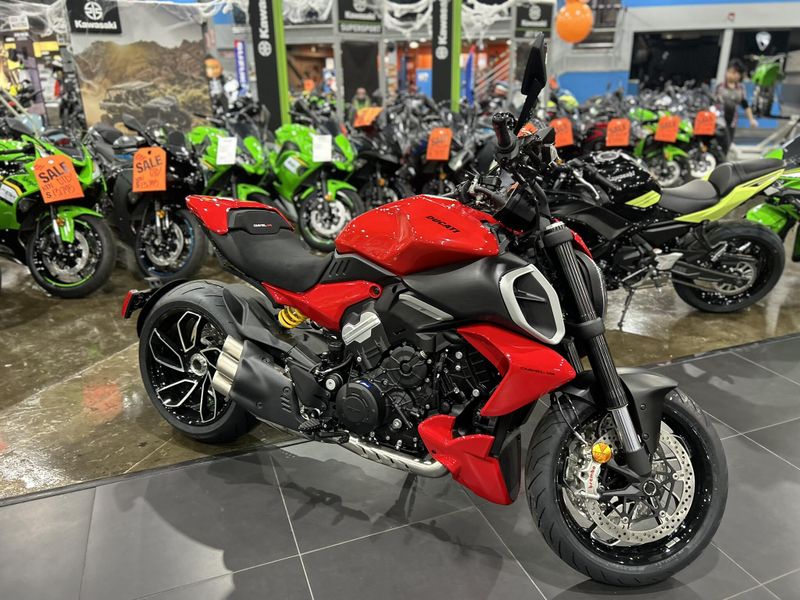 New 2025 Ducati DIAVEL V4 Image 5