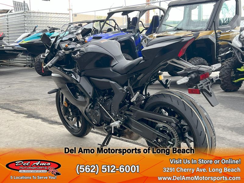2025 Yamaha YZF-R7 Image 11