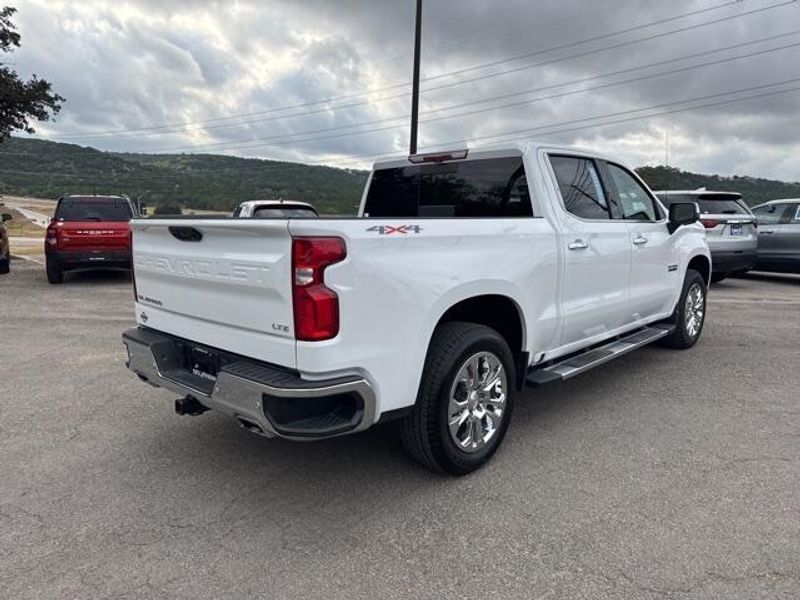 2025 Chevrolet Silverado 1500 LTZ photo 4