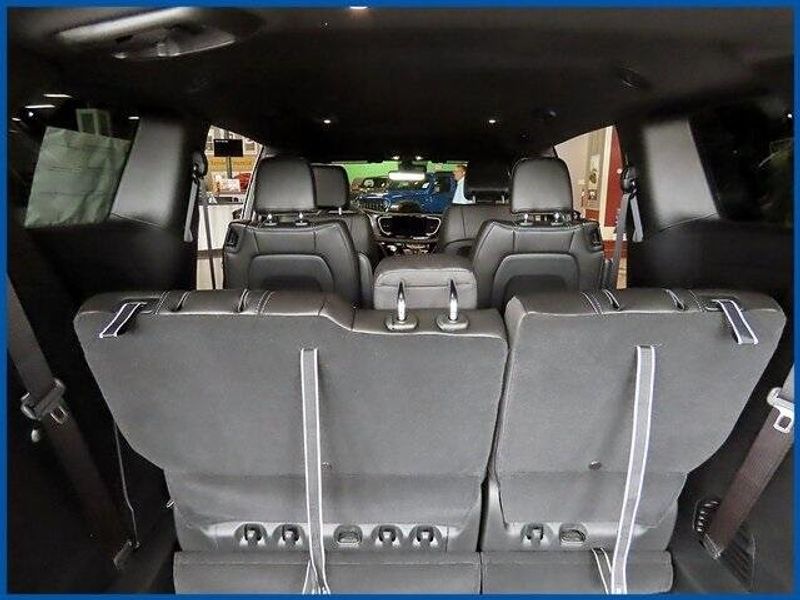 New 2025 Chrysler Voyager LXImage 8