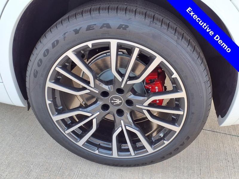 New 2025 Maserati Grecale Image 9