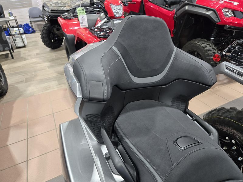 New 2025 Honda GOLD WING TOUR LIGHT SILVER METALLIC Image 11