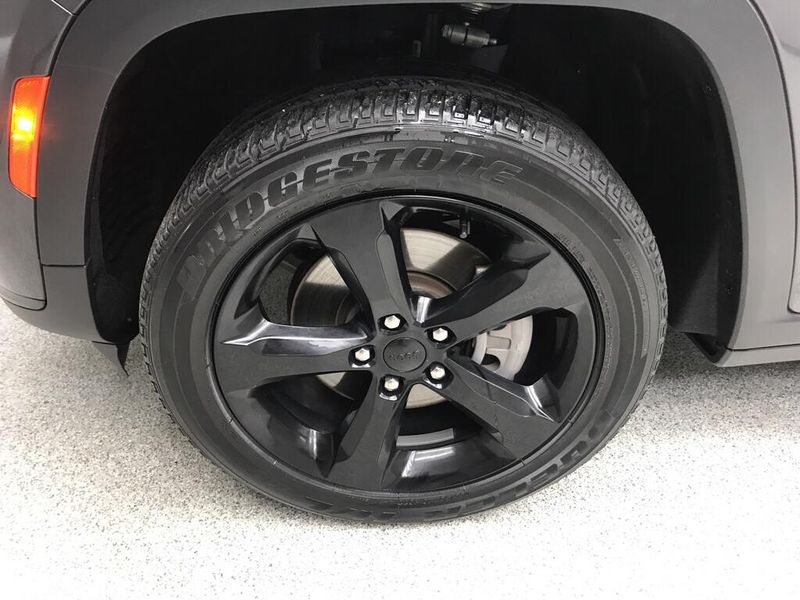 Used 2023 Jeep Grand Cherokee L AltitudeImage 7