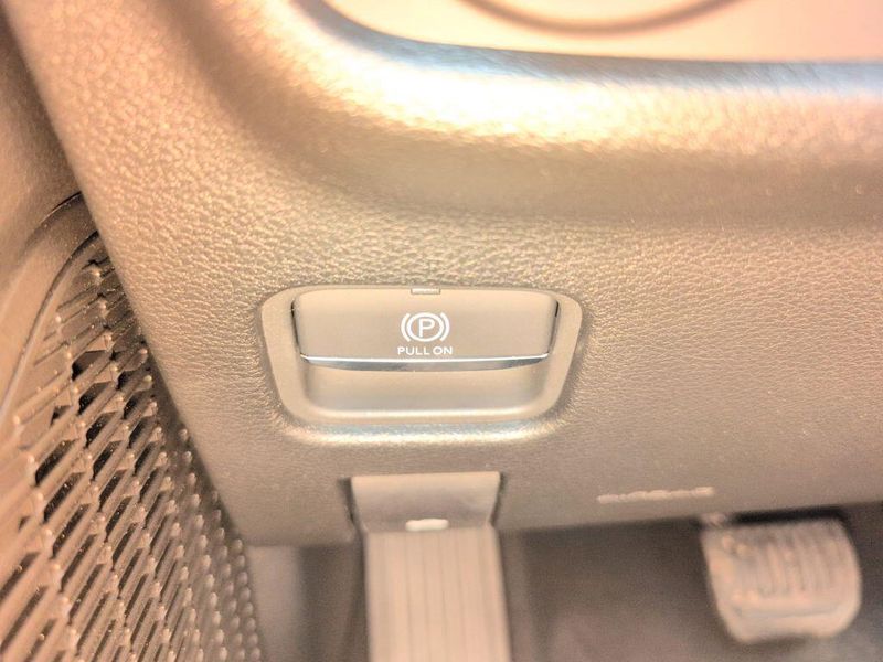 2025 Jeep Grand Cherokee Altitude X 4x2Image 28