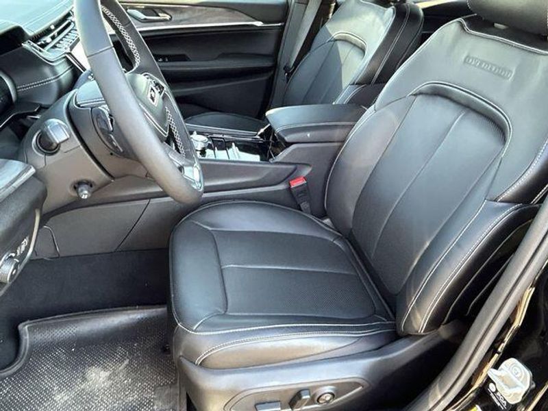 New 2024 Jeep Grand Cherokee L Overland 4x4Image 20