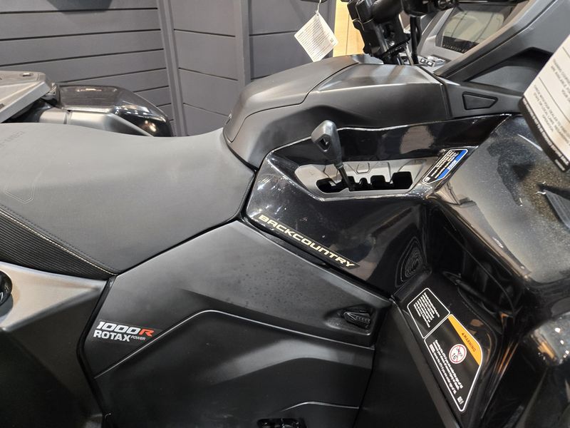 NEW 2026 CAN-AM OUTLANDER BACKCOUNTRY 1000R Image 6
