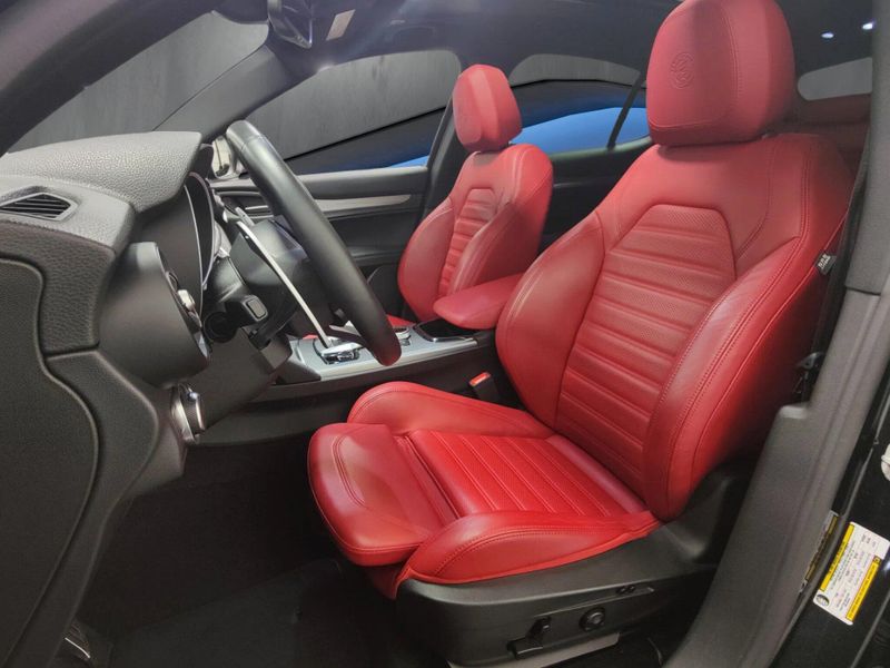 Used 2024 Alfa Romeo Stelvio Veloce AWD w/Sunroof/Nav/Activ AsstImage 15