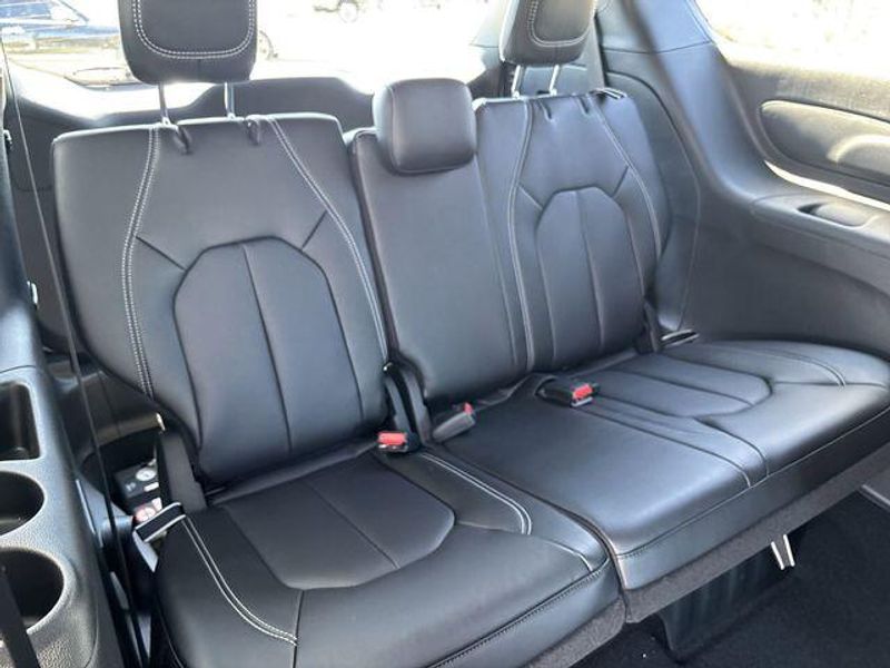 New 2026 Chrysler Voyager LxImage 15