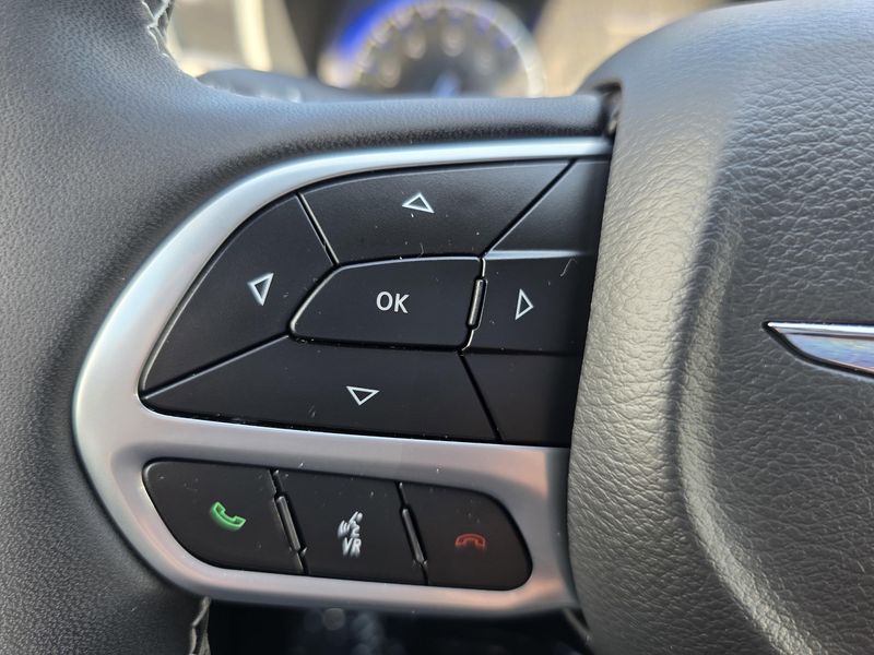 New 2025 Chrysler Pacifica SelectImage 28