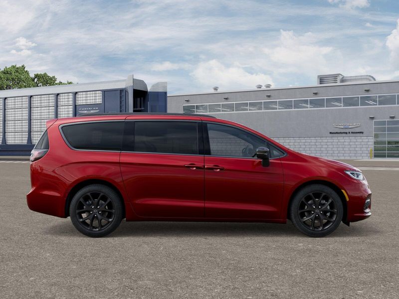New 2026 Chrysler PACIFICA L Image 12