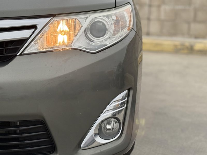 2013 Toyota Camry Hybrid XLEImage 8