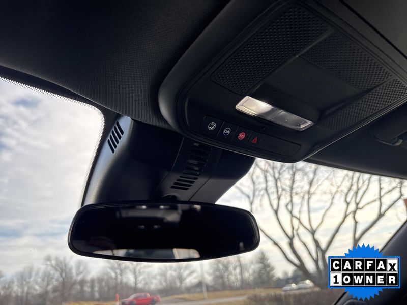 Used 2025 GMC Acadia FWD ElevationImage 40