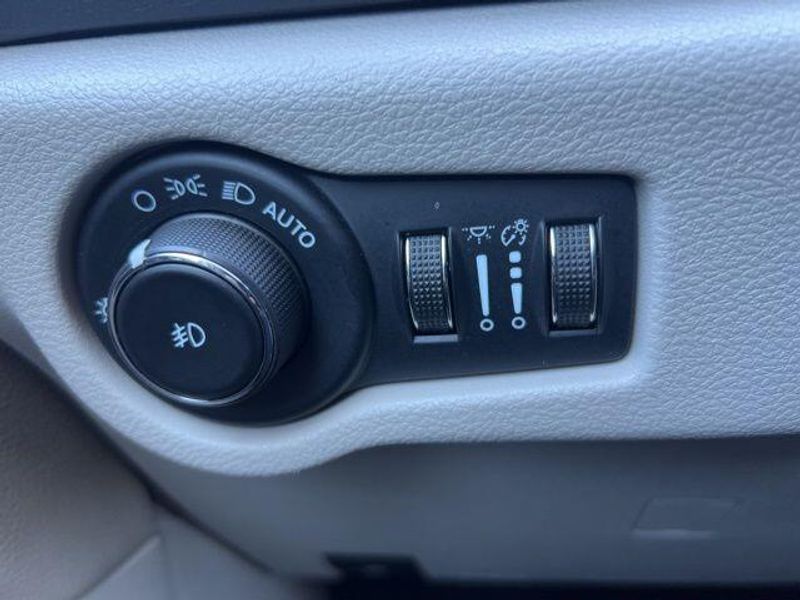 2023 Chrysler Pacifica Touring LImage 42