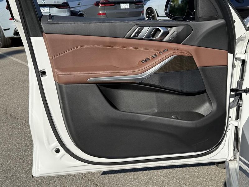 2022 BMW X5 xDrive40iImage 17