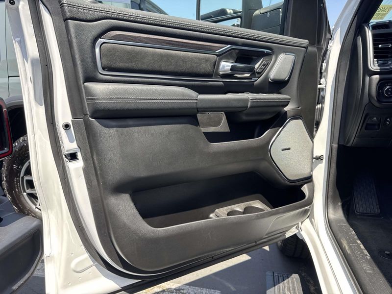 New 2026 RAM 1500 Laramie Crew Cab 4x2 5'7' Box