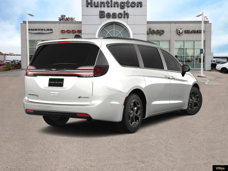 2025 Chrysler Pacifica Hybrid Select Premium SImage 7