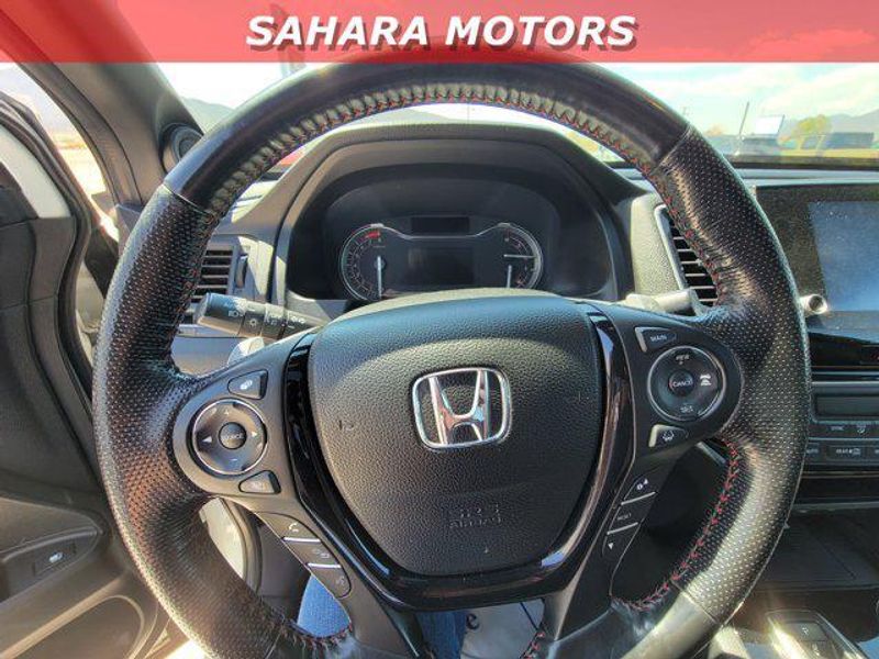 2022 Honda Ridgeline Black Edition photo 6