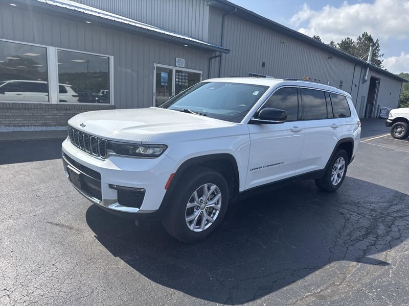 2022 Jeep Grand Cherokee Limited photo 2