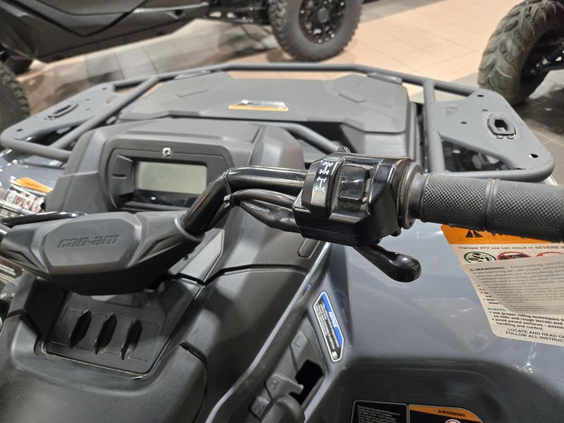2025 Can-Am OUTLANDER 700 GRANITE GRAY Image 19