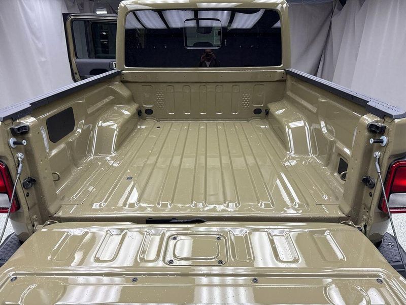 New 2025 Jeep Gladiator High Tide 4x4Image 15