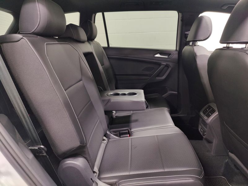 Used 2021 Volkswagen Tiguan SE AWD R-Line Black w/SunroofImage 17