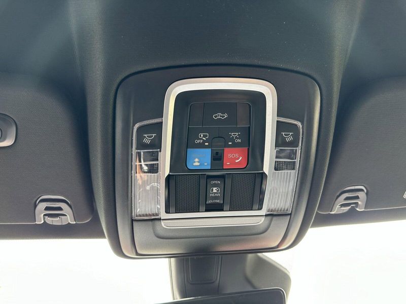 2025 RAM 1500 LaramieImage 31