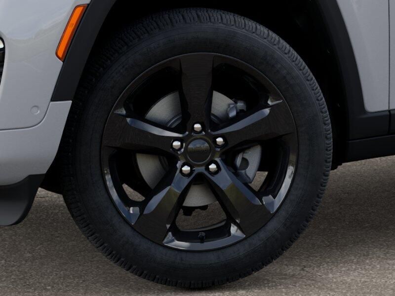 New 2025 Jeep Grand Cherokee Limited 4x2Image 38