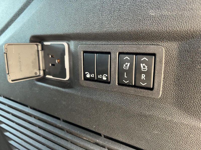2023 Gmc Yukon SLT photo 48