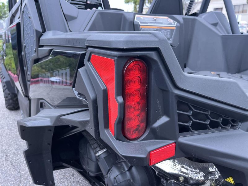 New 2025 Can-Am MAVERICK SPORT MAX DPS 1000R Image 10