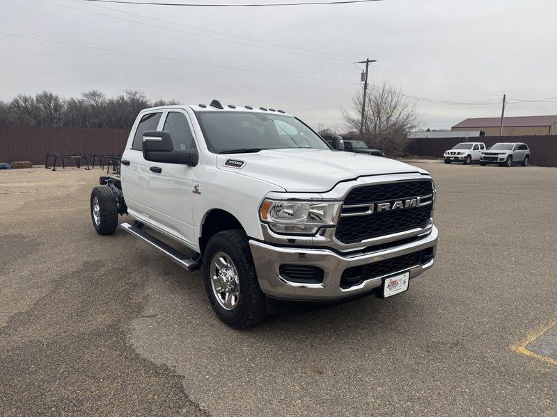 2024 RAM 3500 Chassis Cab TradesmanImage 2