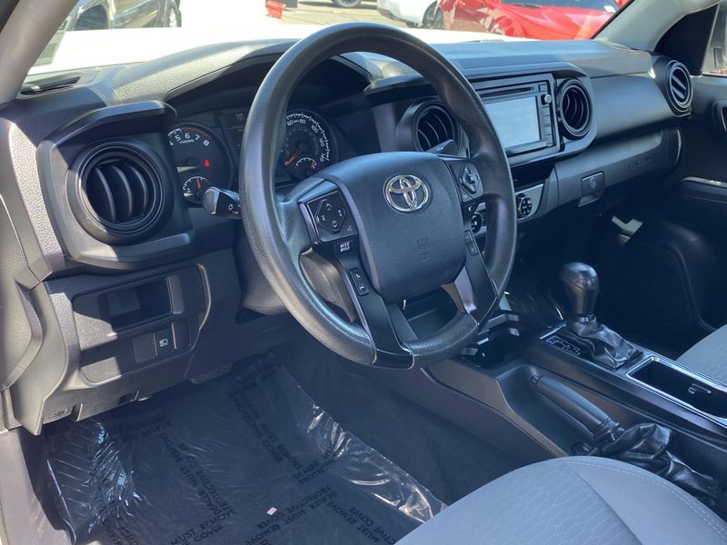 Used 2018 Toyota Tacoma Image 14